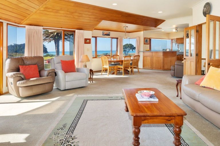 Photo of property in 32 Marine Parade, Mount Maunganui, 3116