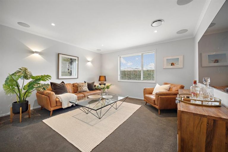 Photo of property in 24 Sir Lincoln Drive, Kumeu, 0810