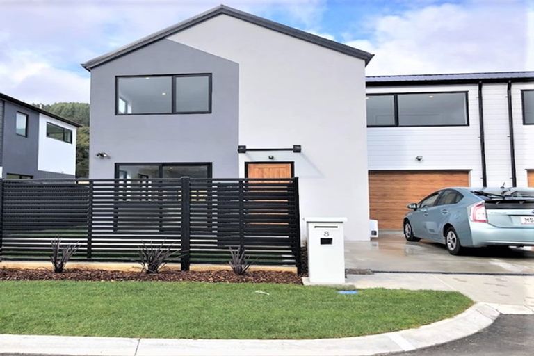 Photo of property in 8 Desert Gold Lane, Wallaceville, Upper Hutt, 5018