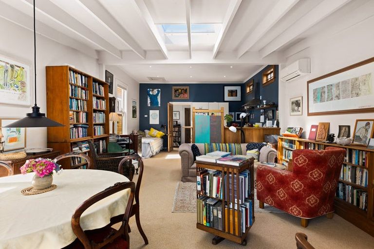 Photo of property in 70 Te Wharepouri Street, Berhampore, Wellington, 6023