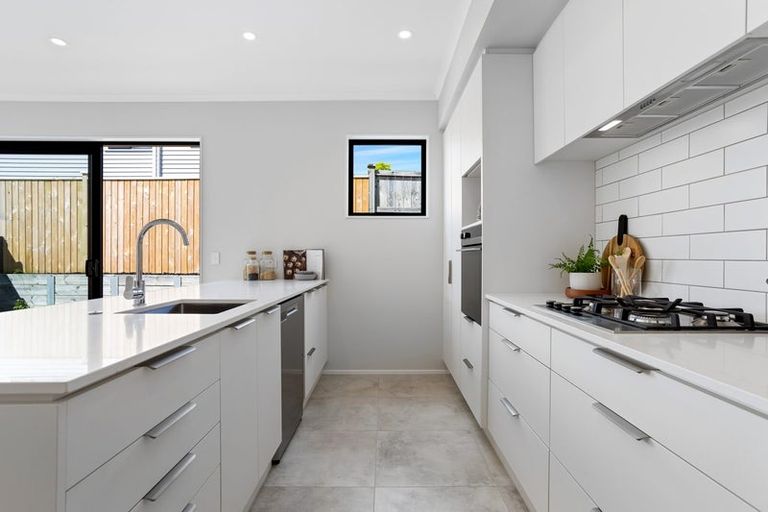 Photo of property in 21 Cambie Avenue, Red Beach, 0932