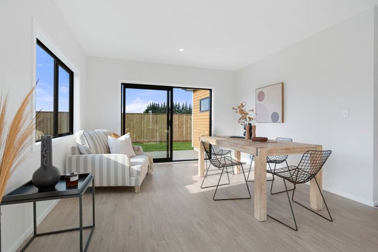 Photo of property in 8 Kakariki Crescent, Carterton, 5713