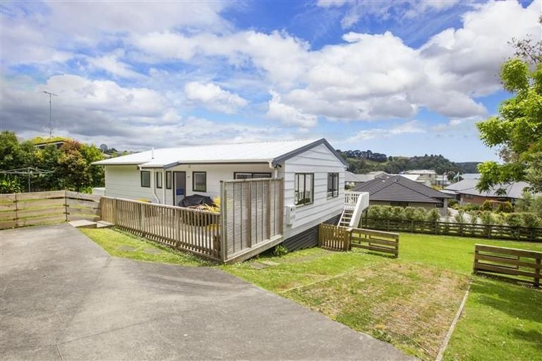 Photo of property in 18 Kahurangi Place, Snells Beach, 0920