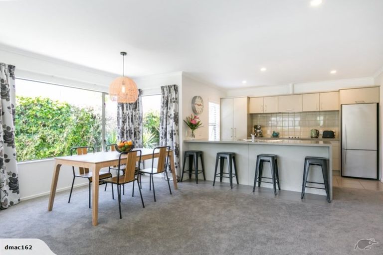 Photo of property in 4 West Place, Greenmeadows, Napier, 4112