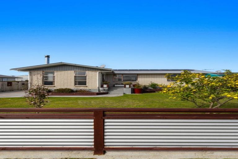 Photo of property in 11 Matipo Place, Edgecumbe, 3120