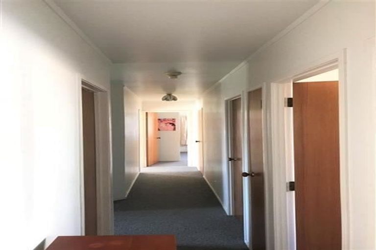 Photo of property in 1/9 Bass Street, West Harbour, Auckland, 0618