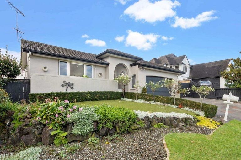 Photo of property in 20 Byblos Place, The Gardens, Auckland, 2105