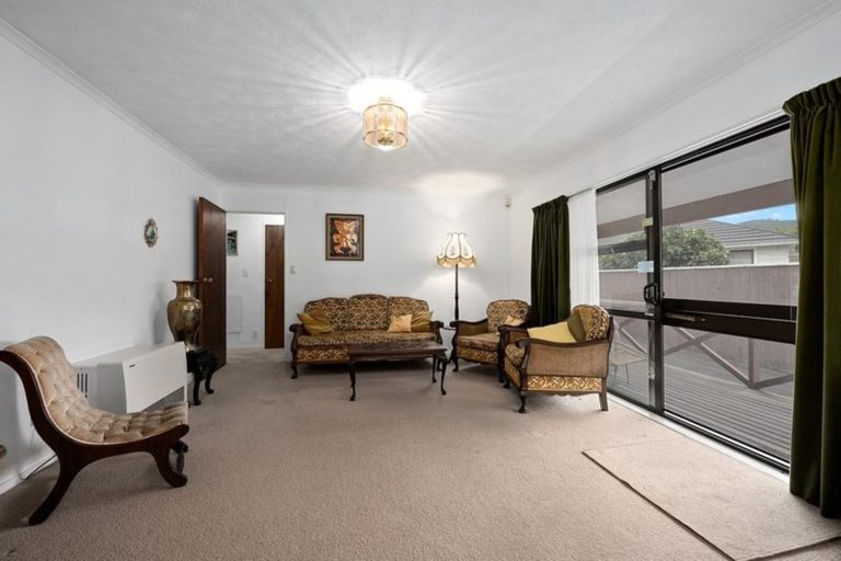 Photo of property in 15a Montgomery Crescent, Clouston Park, Upper Hutt, 5018