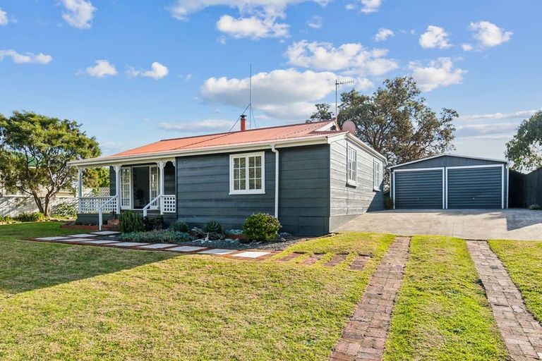 Photo of property in 12 Hicks Crescent, Waikanae Beach, Waikanae, 5036
