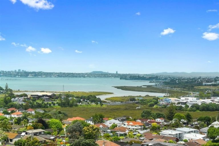 Photo of property in Sentinel Apartments, 1304/3 Northcroft Street, Takapuna, Auckland, 0622