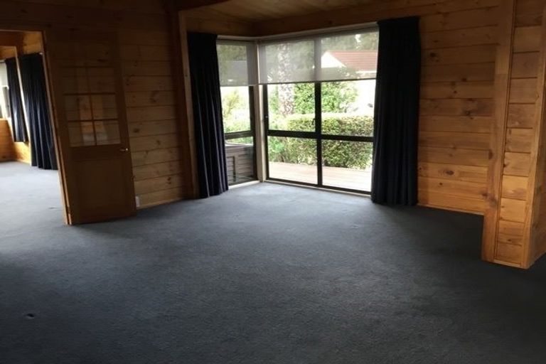 Photo of property in 32 Comeskey Grove, Elderslea, Upper Hutt, 5018