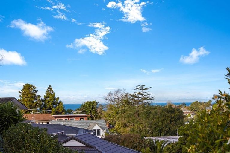 Photo of property in 2 Dunraven Place, Torbay, Auckland, 0630