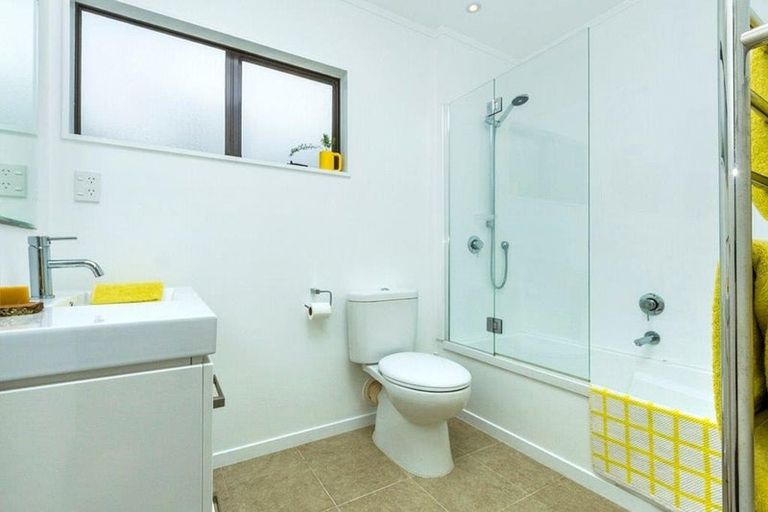 Photo of property in 2/6 Evan Street, Belmont, Auckland, 0622