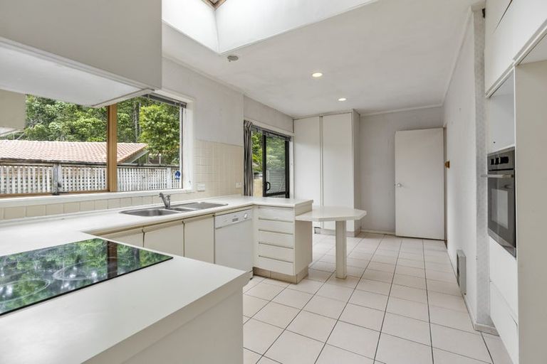Photo of property in 41 Mappin Place, Chatswood, Auckland, 0626