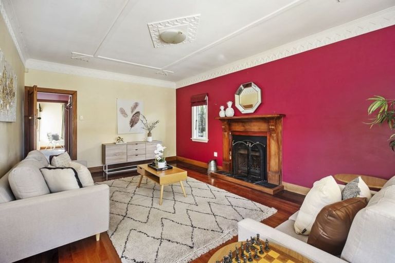 Photo of property in 1d Kereru Bend, Tawa, Wellington, 5028