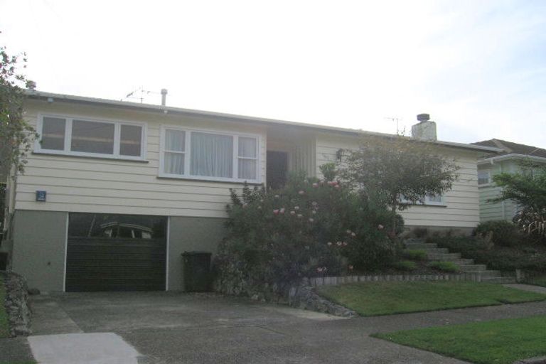 Photo of property in 27 Saint Johns Terrace, Tawa, Wellington, 5028