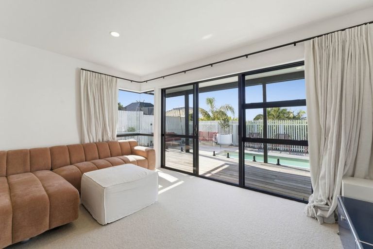 Photo of property in 2/11 Seaview Road, Castor Bay, Auckland, 0620