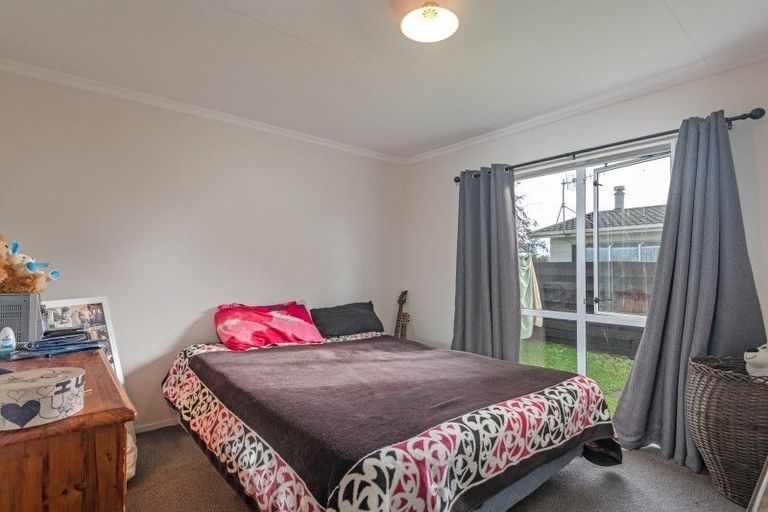 Photo of property in 60 Newton Place, Westbrook, Palmerston North, 4412