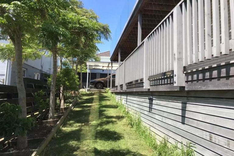 Photo of property in 1/14 Rothesay Bay Road, Rothesay Bay, Auckland, 0630