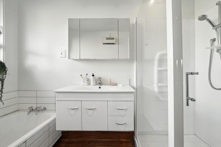 Photo of property in 215 Greers Road, Bryndwr, Christchurch, 8053