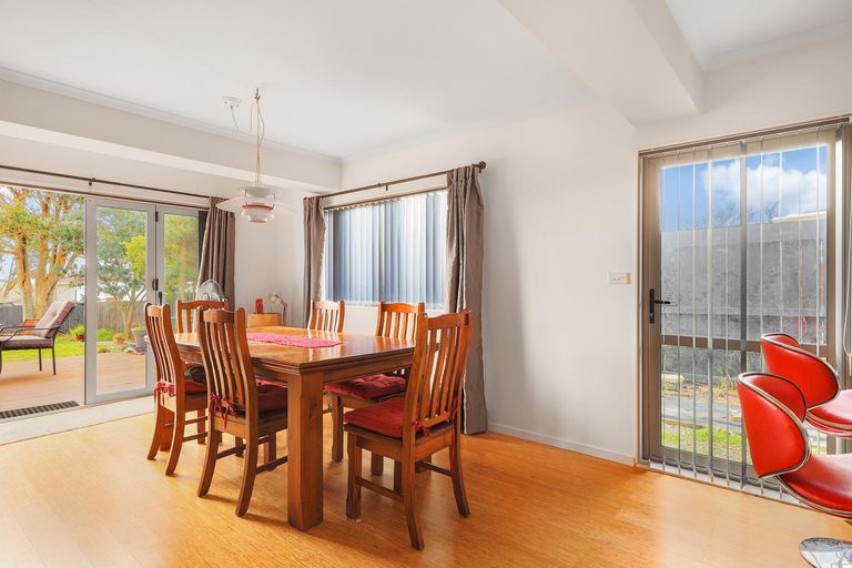 Photo of property in 24 Bundena Place, Clendon Park, Auckland, 2103