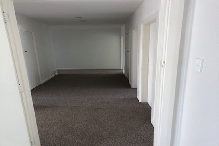 Photo of property in 27 Middlepark Road, Sockburn, Christchurch, 8042