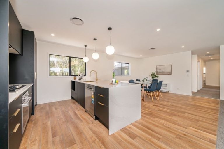 Photo of property in 45 Mount Marua Way, Timberlea, Upper Hutt, 5018