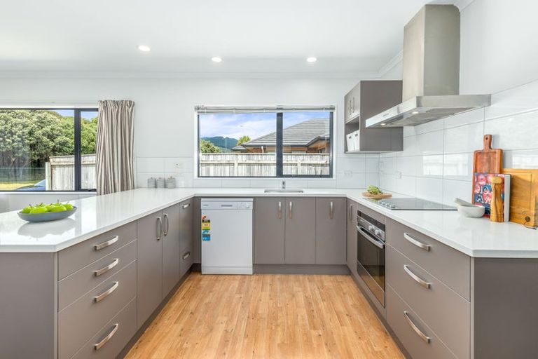 Photo of property in 18 Guildford Drive, Paraparaumu, 5032