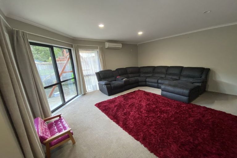 Photo of property in 13 Aragon Grove, Kingsley Heights, Upper Hutt, 5018