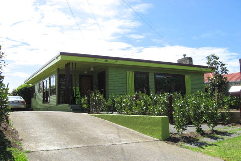 Photo of property in 51 Coronation Road, Mangere Bridge, Auckland, 2022