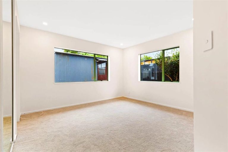 Photo of property in 2 Ferngrove Avenue, Ranui, Auckland, 0612