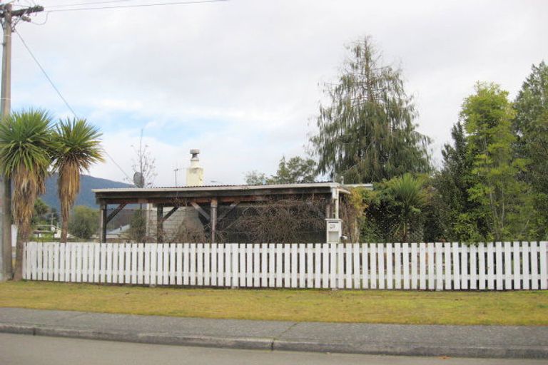 Photo of property in 23 Mckerrow Street, Te Anau, 9600