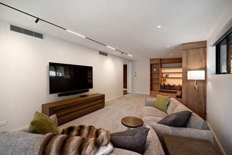 Photo of property in 335 Beacon Point Road, Wanaka, 9305