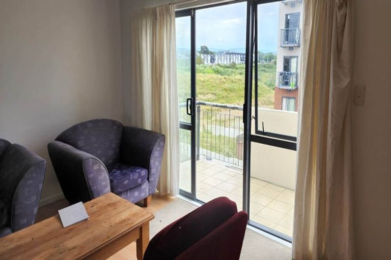 Photo of property in 6/12 Crown Lynn Place, New Lynn, Auckland, 0600