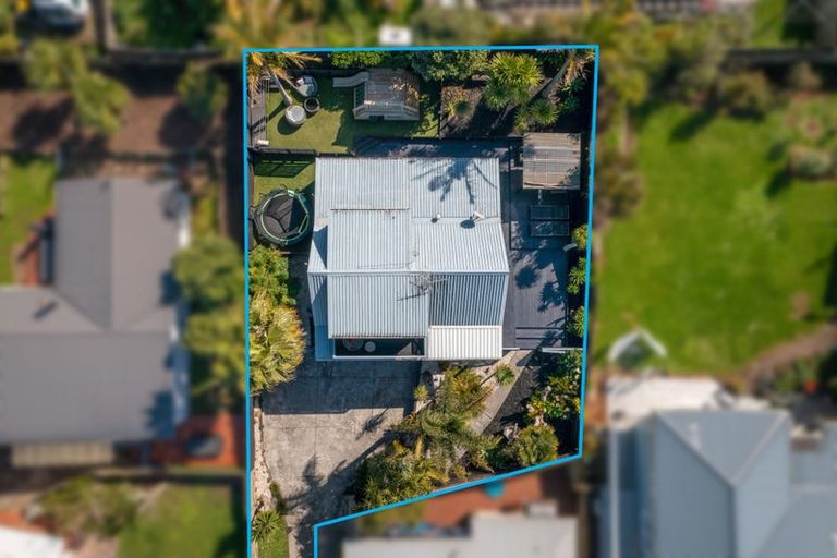 Photo of property in 2/31 Kiteroa Terrace, Rothesay Bay, Auckland, 0630