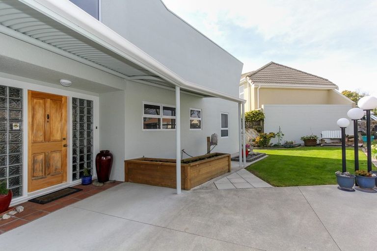 Photo of property in 14 Del Mar Place, Merrilands, New Plymouth, 4312