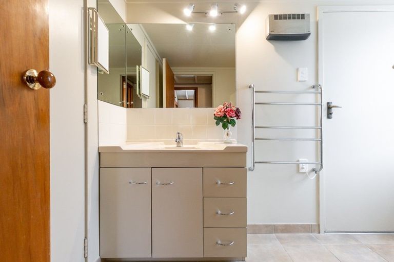 Photo of property in 19 Tauroa Road, Havelock North, 4130