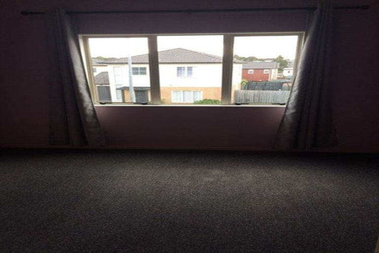 Photo of property in 20 Brashier Circle, Sunnyvale, Auckland, 0612