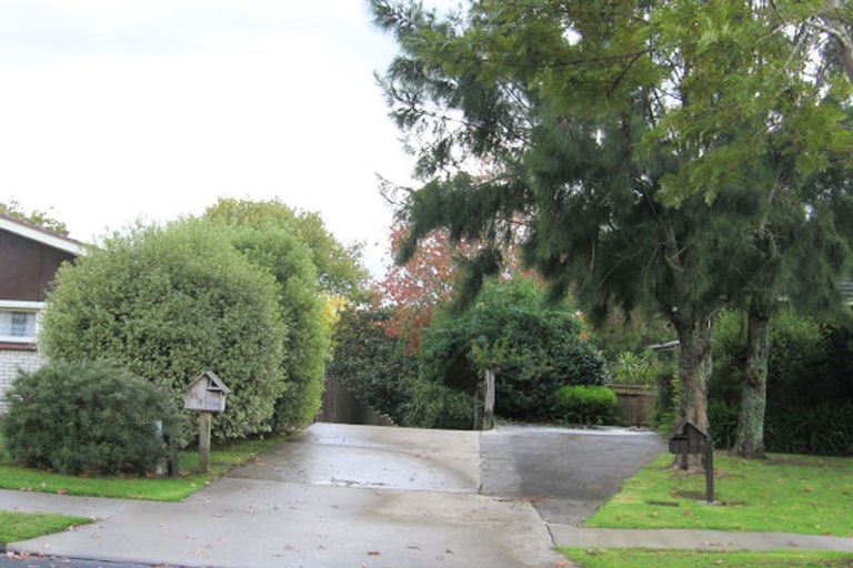 Photo of property in 16 Booralee Avenue, Botany Downs, Auckland, 2010