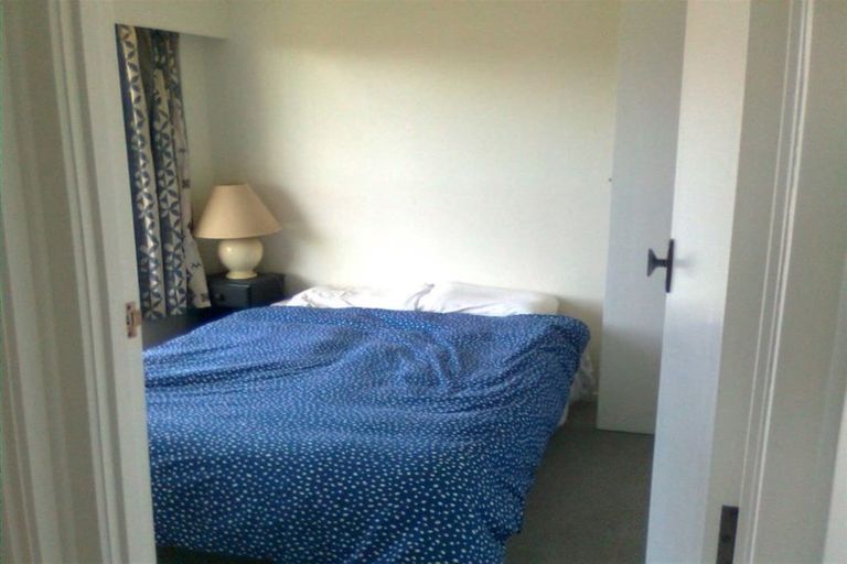 Photo of property in 1/15 Roberts Avenue, Bayswater, Auckland, 0622