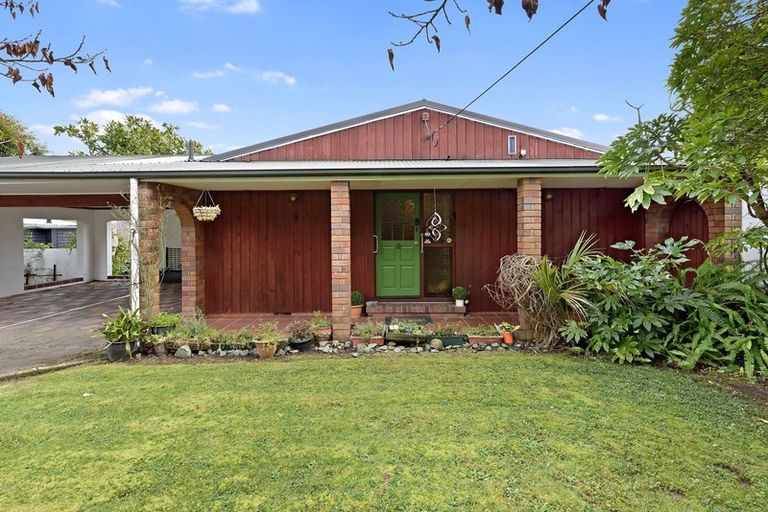Photo of property in 10 Winara Avenue, Waikanae, 5036