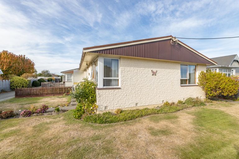 Photo of property in 1/113 Middlepark Road, Sockburn, Christchurch, 8042
