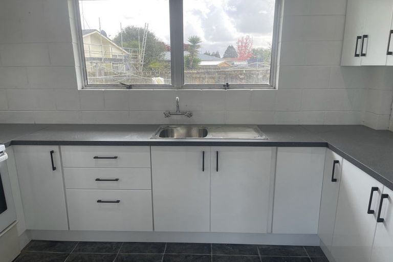 Photo of property in 135a Avalon Drive, Nawton, Hamilton, 3200