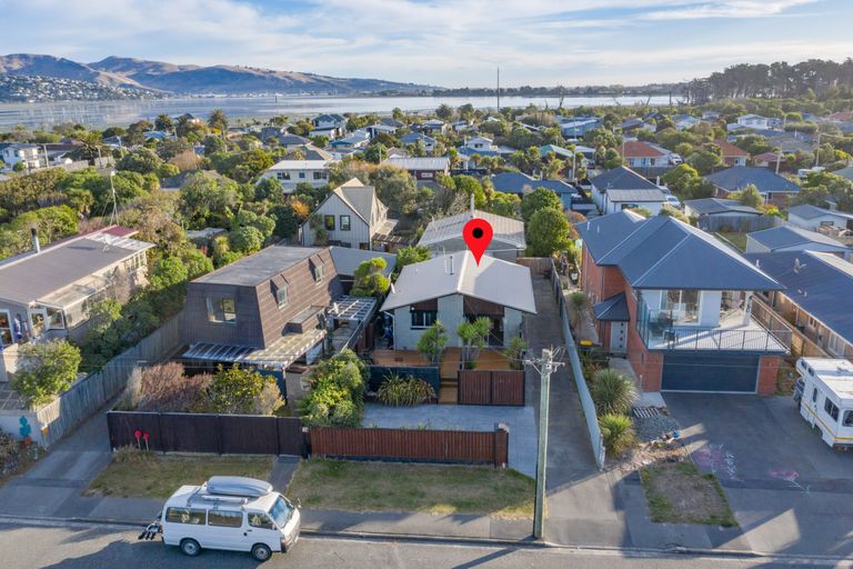 Photo of property in 523 Marine Parade, South New Brighton, Christchurch, 8062