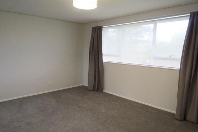 Photo of property in 1/390 Saint Aubyn, Moturoa, New Plymouth, 4310