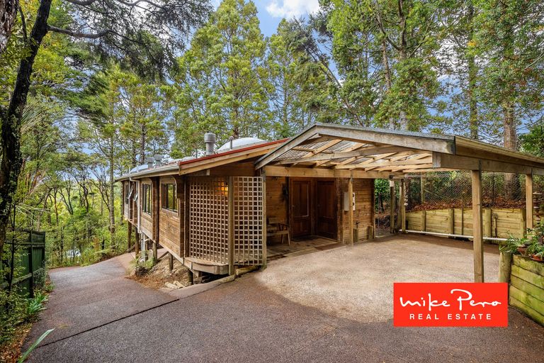 Photo of property in 4 Arama Avenue, Titirangi, Auckland, 0604
