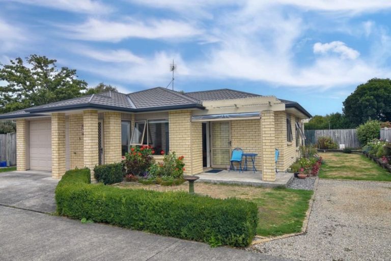 Photo of property in 7c Garrison Street, Carterton, 5713