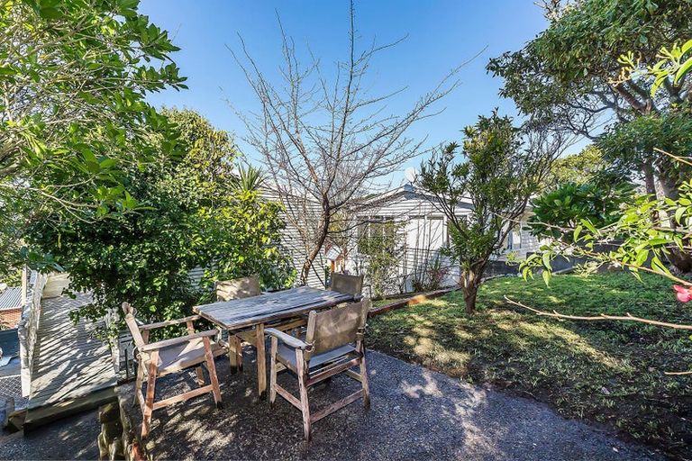 Photo of property in 17-17a Barton Terrace, Thorndon, Wellington, 6011