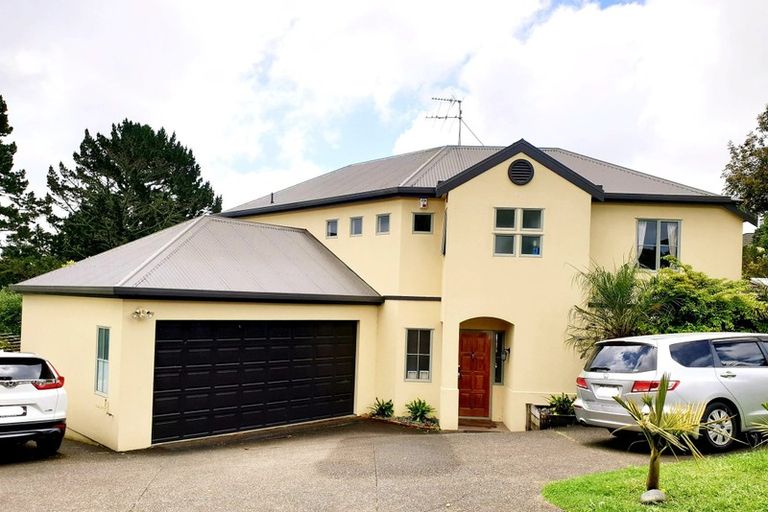 Photo of property in 15 Cayman Place, Unsworth Heights, Auckland, 0632