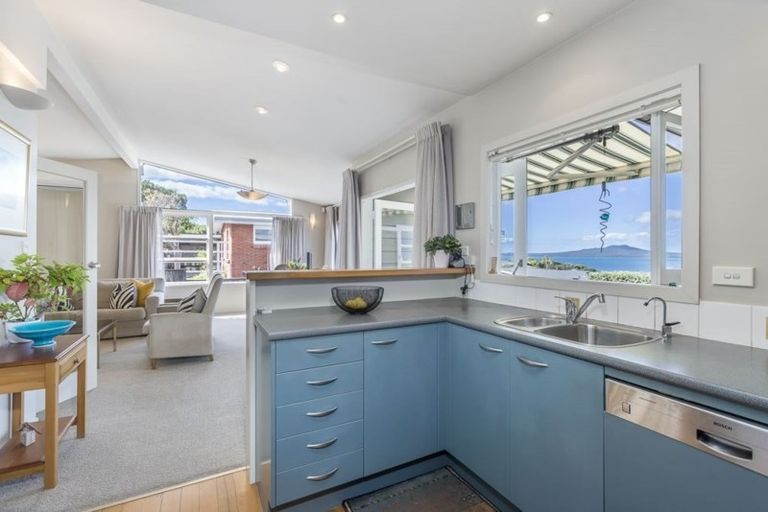 Photo of property in 21a Seaview Road, Castor Bay, Auckland, 0620